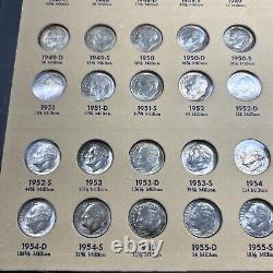 Ensemble complet de pièces de dix cents Roosevelt en argent 1946-1964 dans un classeur de pièces de monnaie vintage. AU-BU